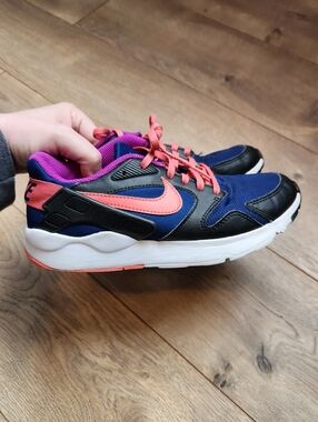 5Y Nike Sneakers